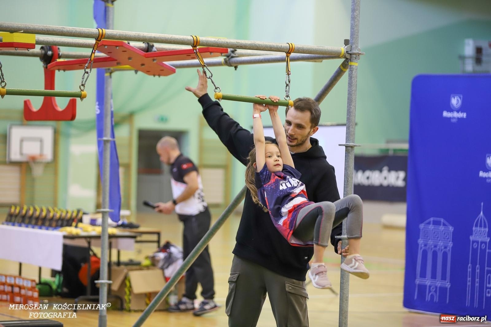 Zdjęcie w galerii na portalu naszraciborz.pl: Ponad 100 młodych zawodników na Mistrzostwach Śląska Ninja Monkey Kids w Raciborzu wiadomości z regionu