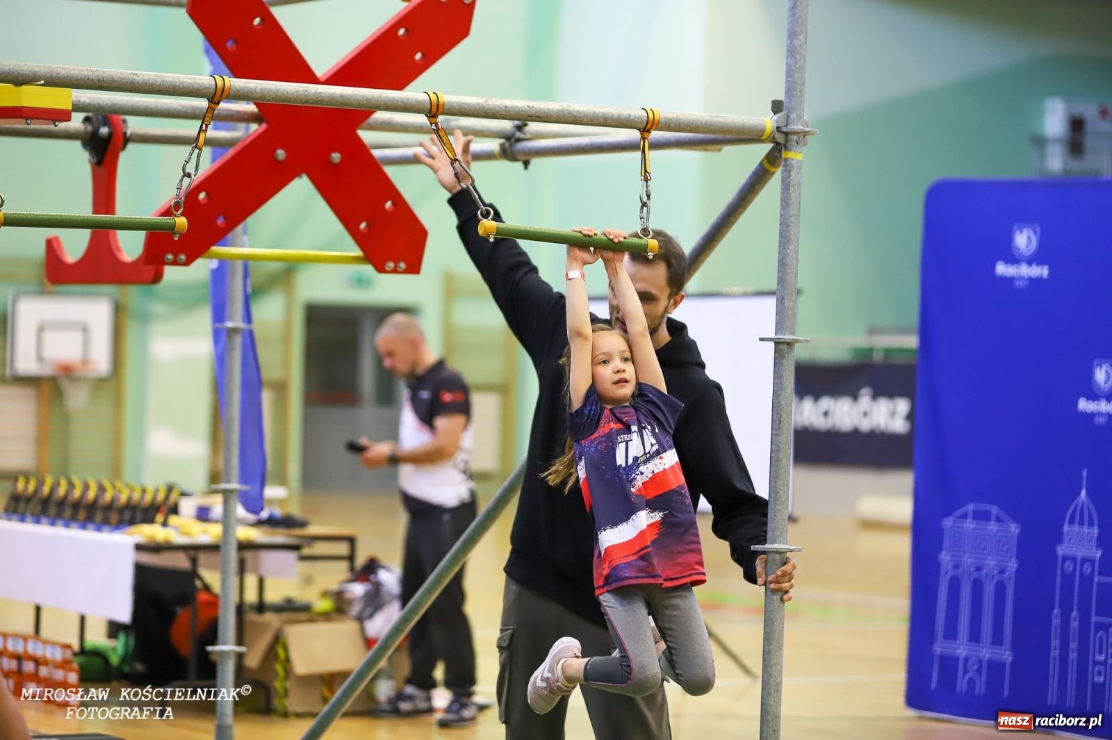 Zdjęcie w galerii na portalu naszraciborz.pl: Ponad 100 młodych zawodników na Mistrzostwach Śląska Ninja Monkey Kids w Raciborzu wiadomości z regionu
