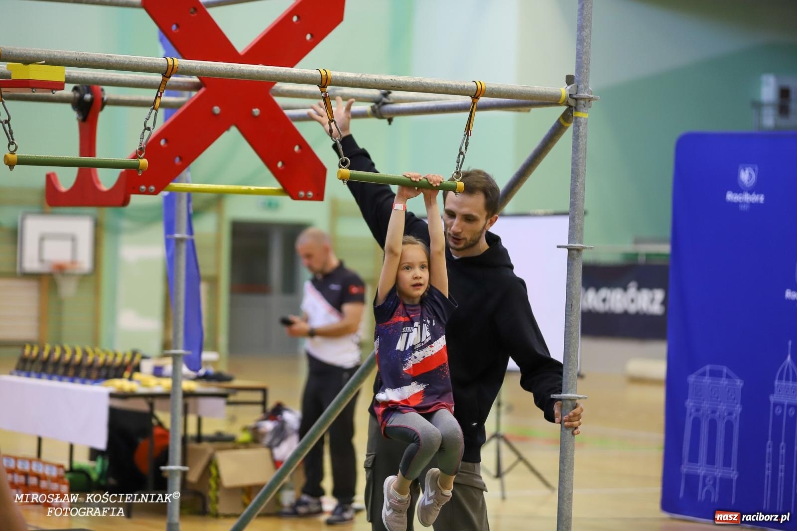 Zdjęcie w galerii na portalu naszraciborz.pl: Ponad 100 młodych zawodników na Mistrzostwach Śląska Ninja Monkey Kids w Raciborzu wiadomości z regionu