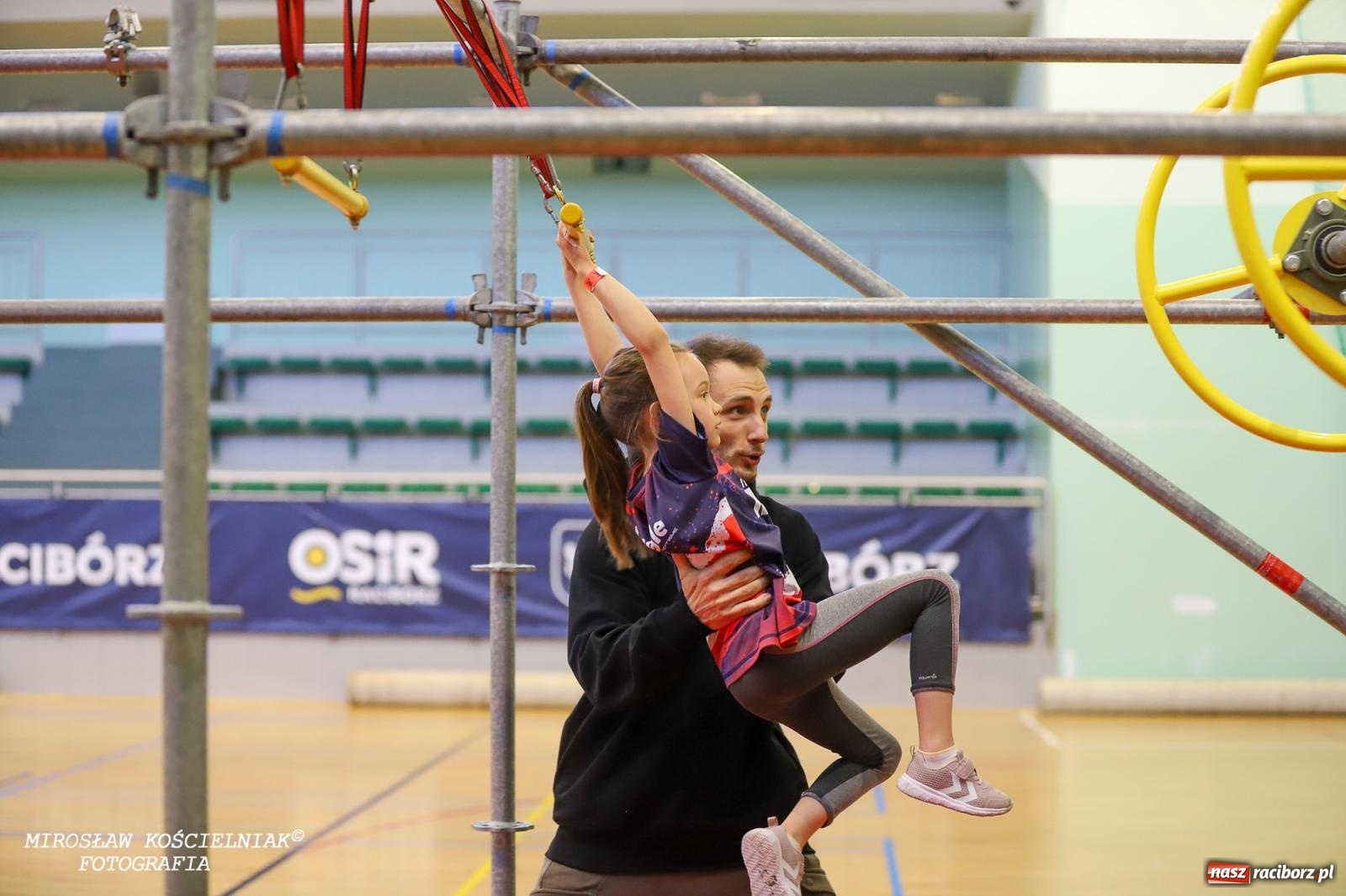 Zdjęcie w galerii na portalu naszraciborz.pl: Ponad 100 młodych zawodników na Mistrzostwach Śląska Ninja Monkey Kids w Raciborzu wiadomości z regionu
