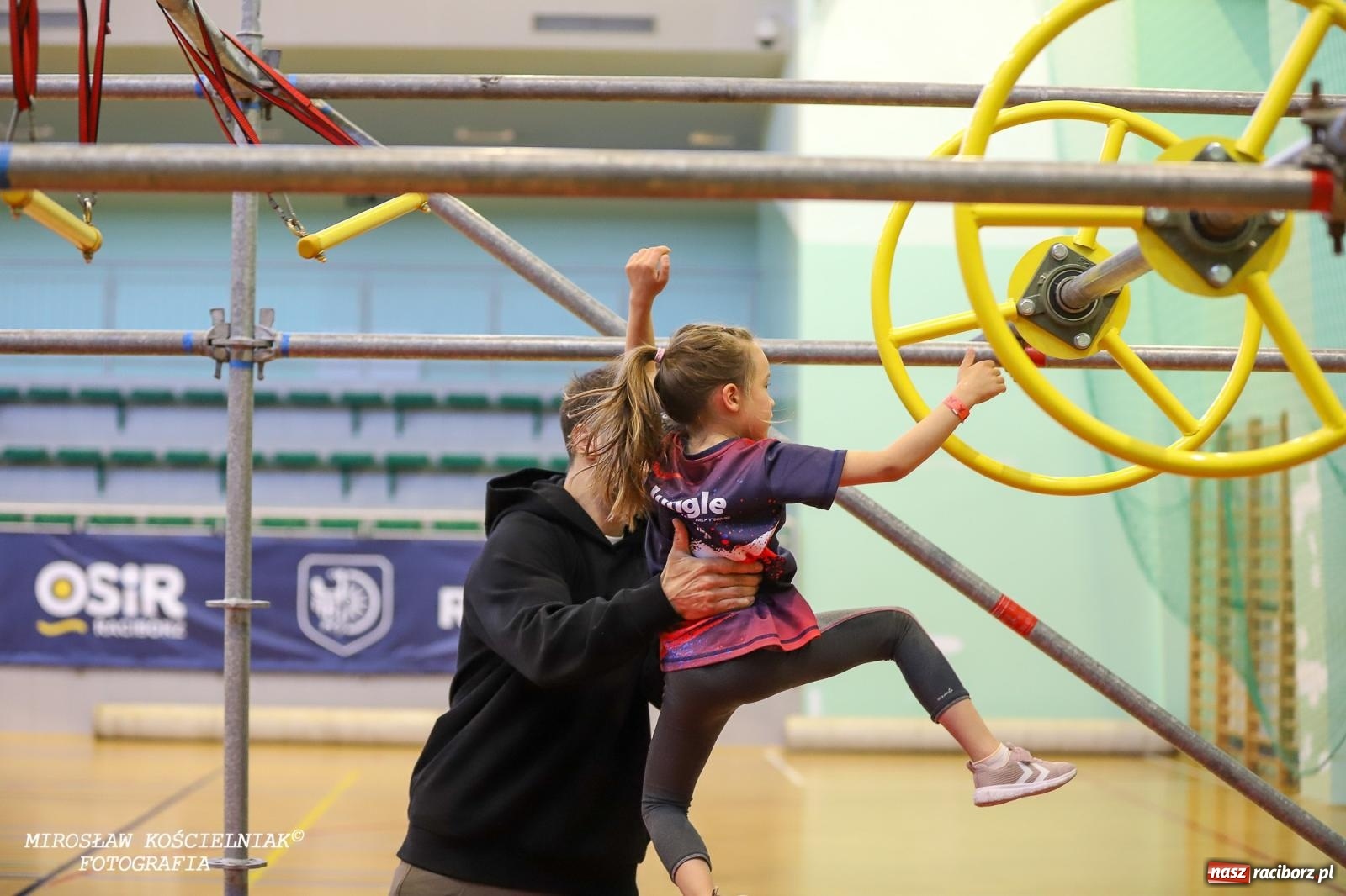 Zdjęcie w galerii na portalu naszraciborz.pl: Ponad 100 młodych zawodników na Mistrzostwach Śląska Ninja Monkey Kids w Raciborzu wiadomości z regionu