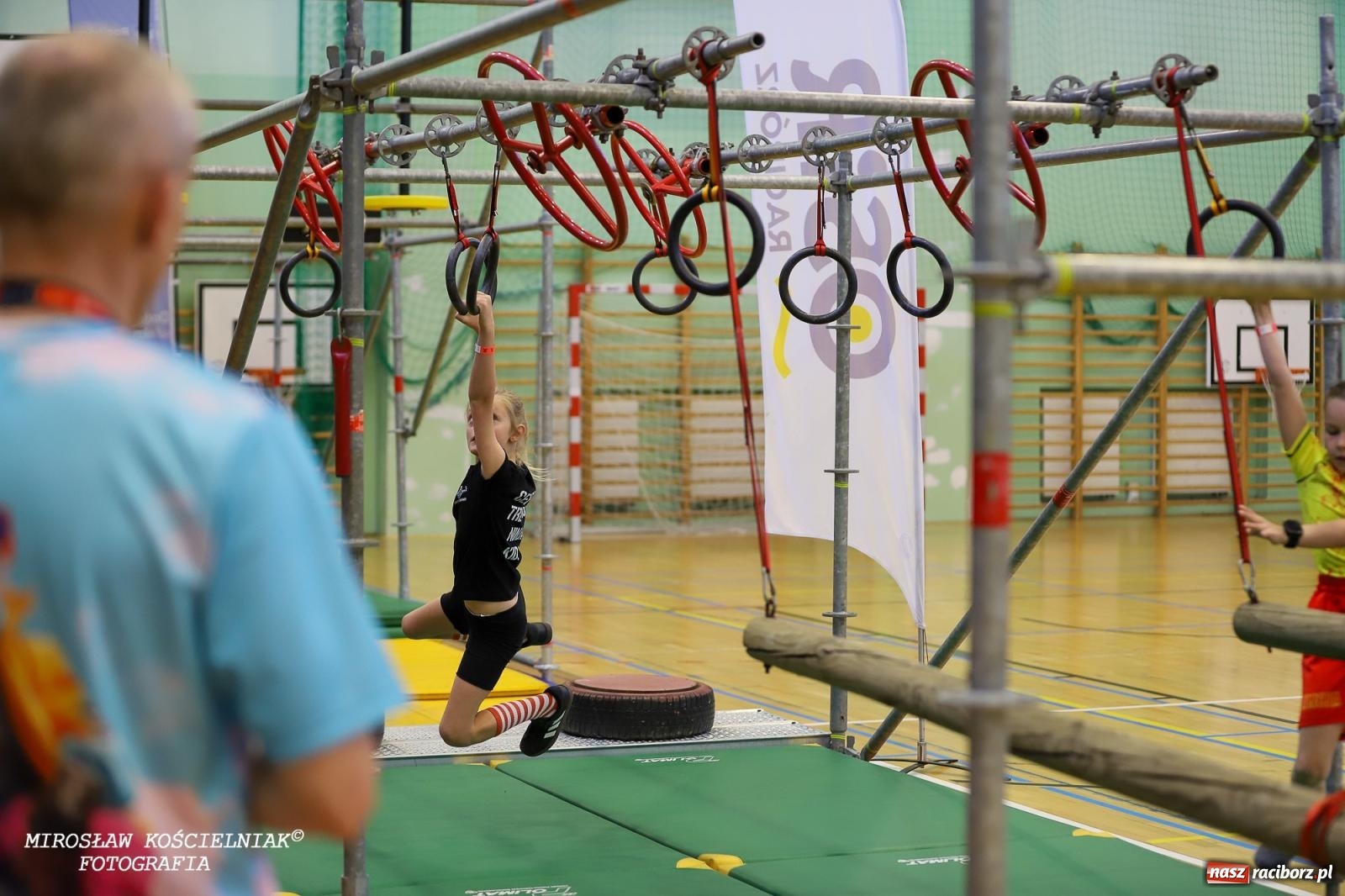 Zdjęcie w galerii na portalu naszraciborz.pl: Ponad 100 młodych zawodników na Mistrzostwach Śląska Ninja Monkey Kids w Raciborzu wiadomości z regionu