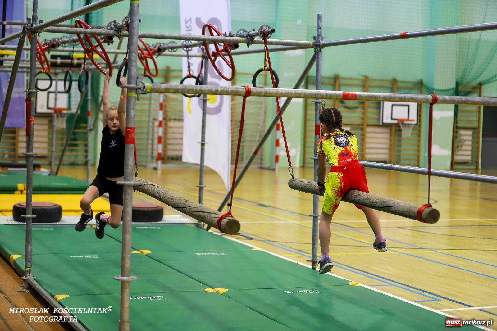 Zdjęcie w galerii na portalu naszraciborz.pl: Ponad 100 młodych zawodników na Mistrzostwach Śląska Ninja Monkey Kids w Raciborzu wiadomości z regionu