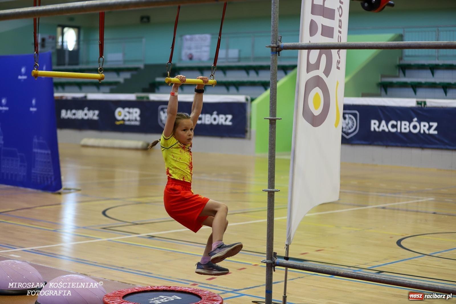 Zdjęcie w galerii na portalu naszraciborz.pl: Ponad 100 młodych zawodników na Mistrzostwach Śląska Ninja Monkey Kids w Raciborzu wiadomości z regionu