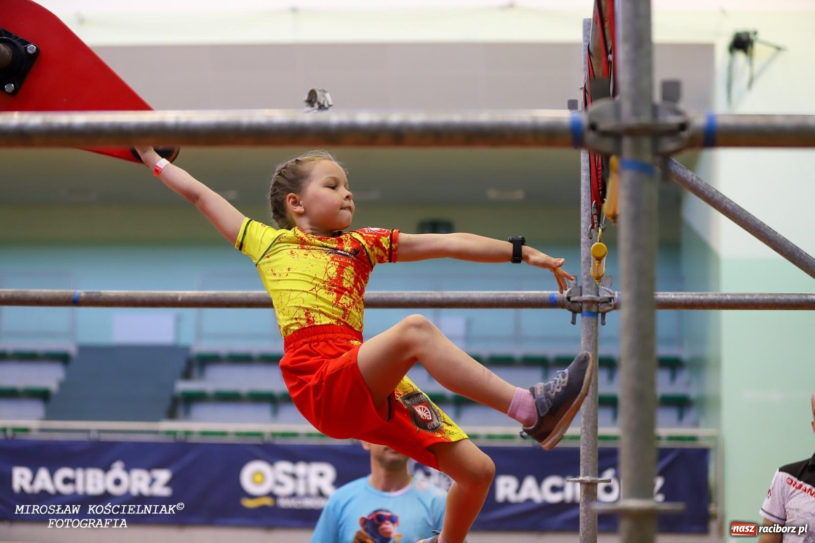 Zdjęcie w galerii na portalu naszraciborz.pl: Ponad 100 młodych zawodników na Mistrzostwach Śląska Ninja Monkey Kids w Raciborzu wiadomości z regionu
