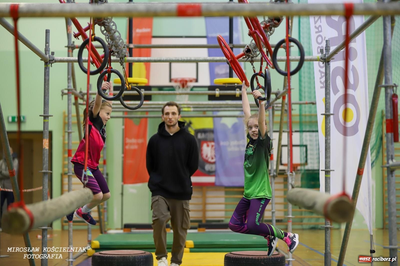 Zdjęcie w galerii na portalu naszraciborz.pl: Ponad 100 młodych zawodników na Mistrzostwach Śląska Ninja Monkey Kids w Raciborzu wiadomości z regionu