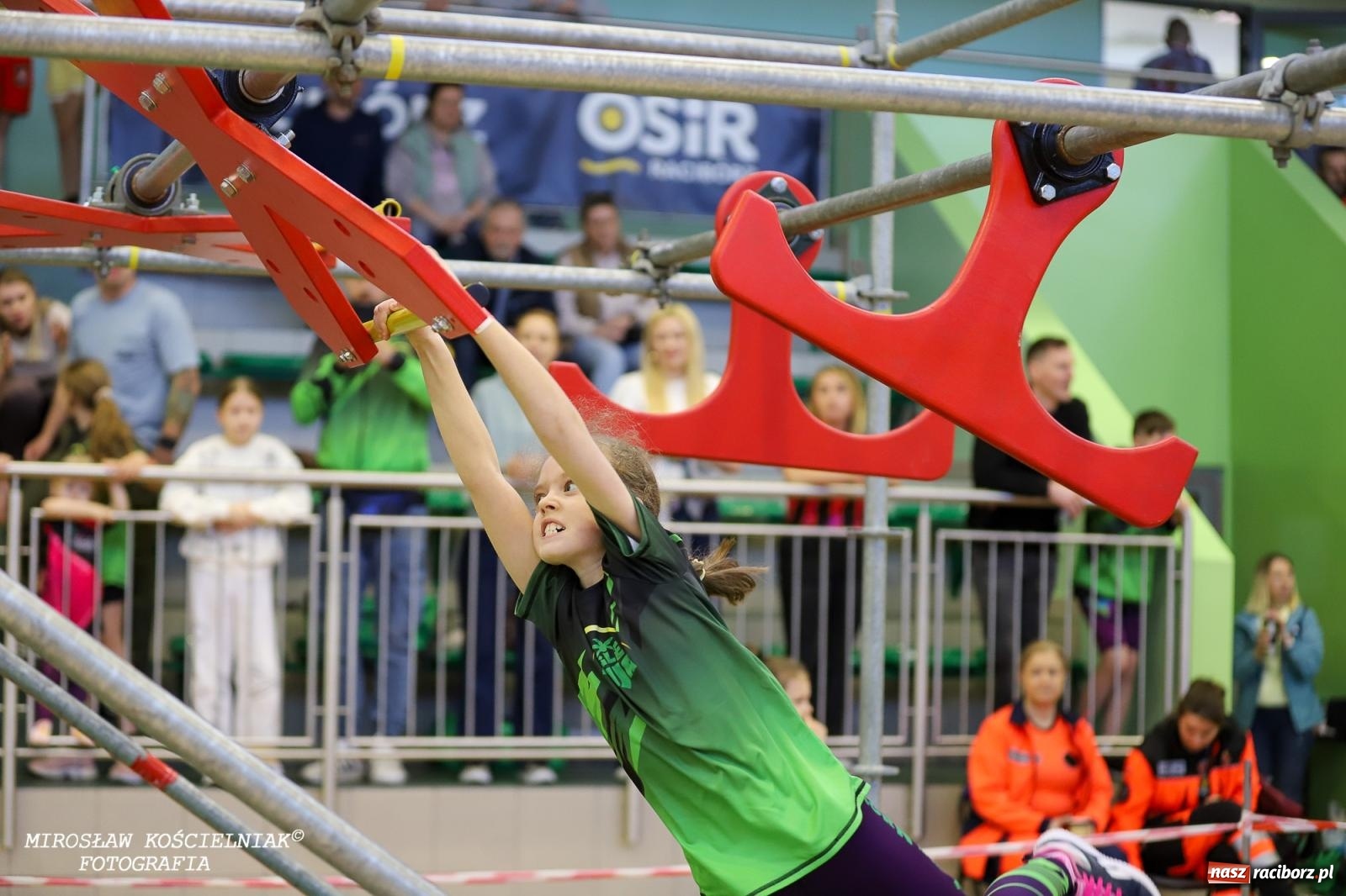 Zdjęcie w galerii na portalu naszraciborz.pl: Ponad 100 młodych zawodników na Mistrzostwach Śląska Ninja Monkey Kids w Raciborzu wiadomości z regionu