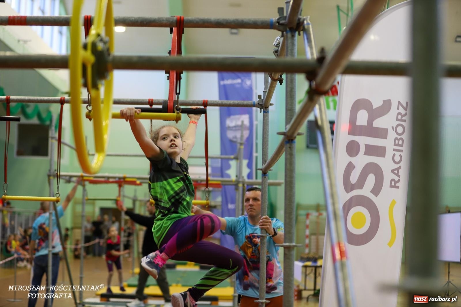 Zdjęcie w galerii na portalu naszraciborz.pl: Ponad 100 młodych zawodników na Mistrzostwach Śląska Ninja Monkey Kids w Raciborzu wiadomości z regionu