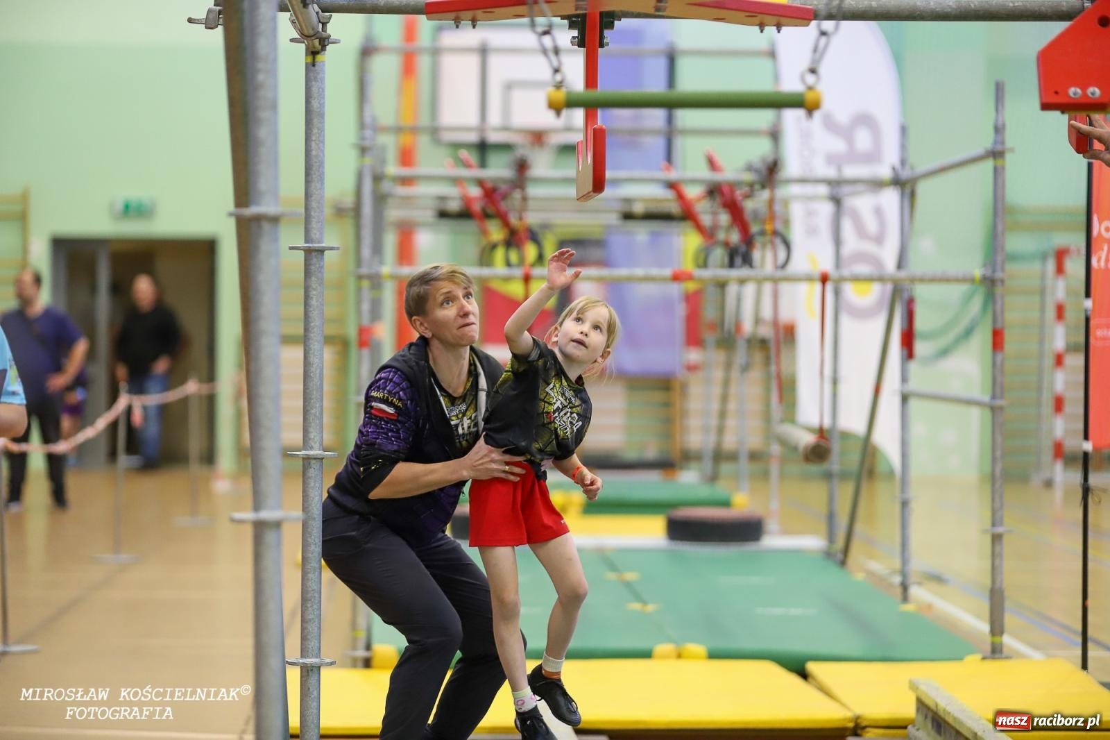 Zdjęcie w galerii na portalu naszraciborz.pl: Ponad 100 młodych zawodników na Mistrzostwach Śląska Ninja Monkey Kids w Raciborzu wiadomości z regionu