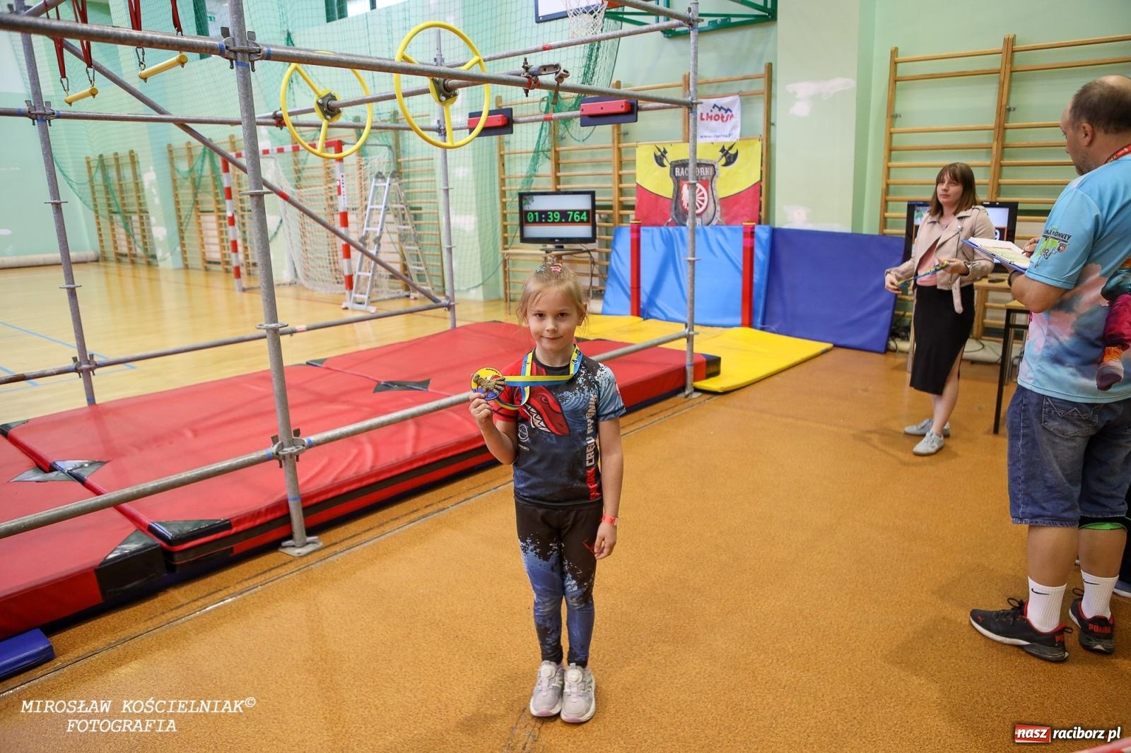 Zdjęcie w galerii na portalu naszraciborz.pl: Ponad 100 młodych zawodników na Mistrzostwach Śląska Ninja Monkey Kids w Raciborzu wiadomości z regionu