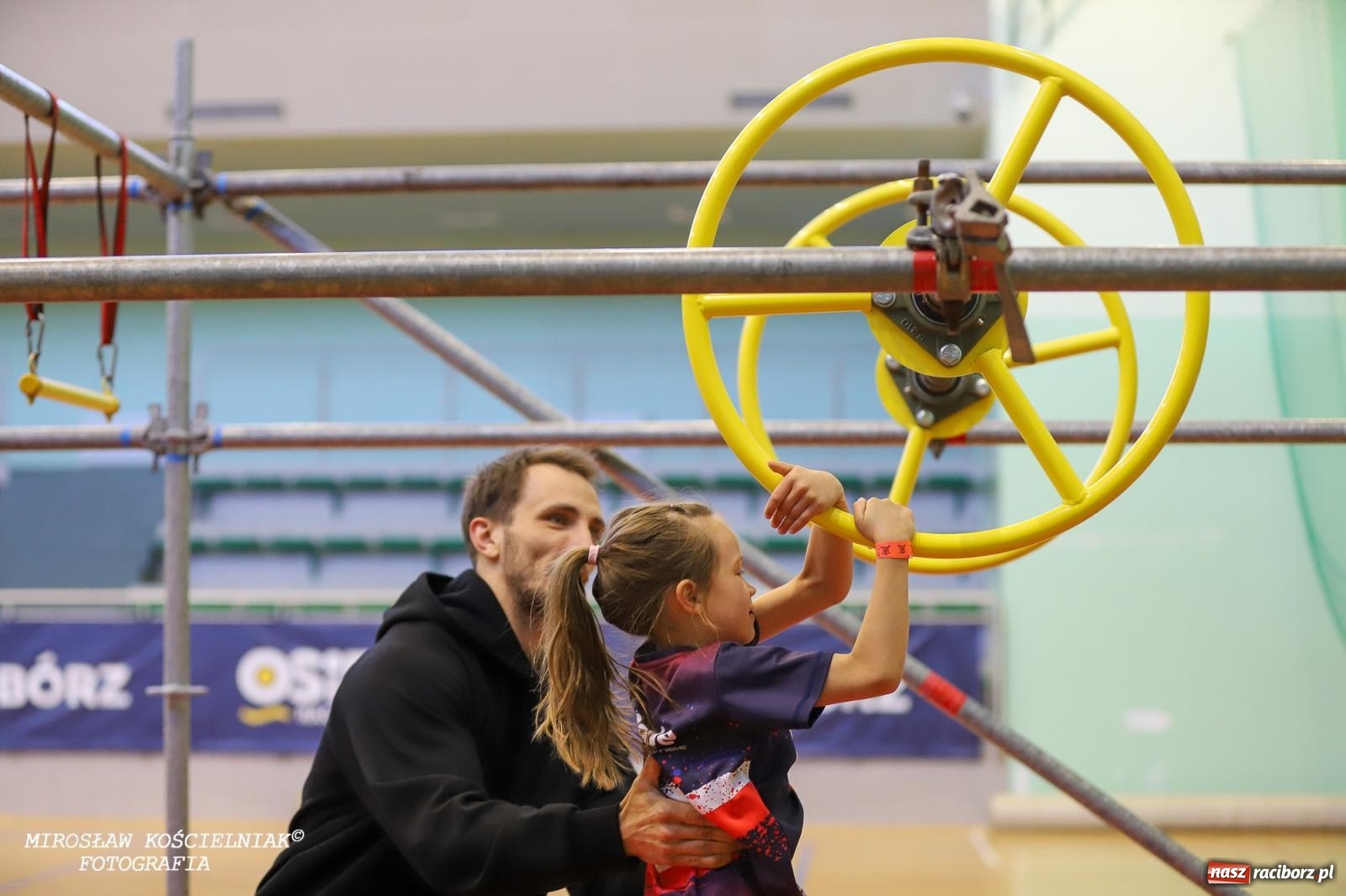 Zdjęcie w galerii na portalu naszraciborz.pl: Ponad 100 młodych zawodników na Mistrzostwach Śląska Ninja Monkey Kids w Raciborzu wiadomości z regionu