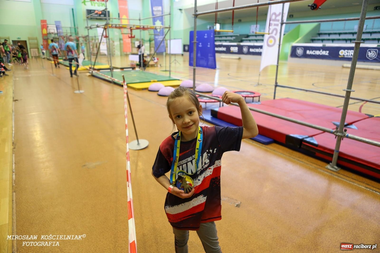 Zdjęcie w galerii na portalu naszraciborz.pl: Ponad 100 młodych zawodników na Mistrzostwach Śląska Ninja Monkey Kids w Raciborzu wiadomości z regionu