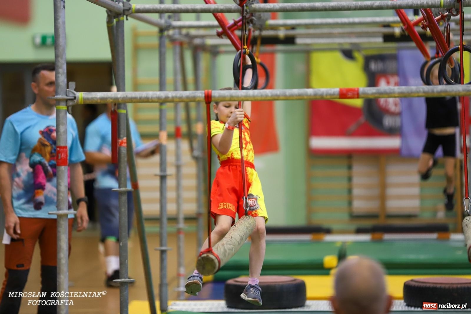 Zdjęcie w galerii na portalu naszraciborz.pl: Ponad 100 młodych zawodników na Mistrzostwach Śląska Ninja Monkey Kids w Raciborzu wiadomości z regionu