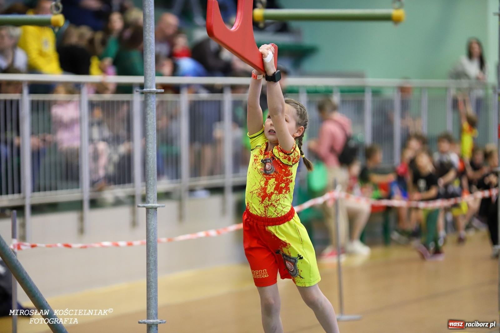 Zdjęcie w galerii na portalu naszraciborz.pl: Ponad 100 młodych zawodników na Mistrzostwach Śląska Ninja Monkey Kids w Raciborzu wiadomości z regionu