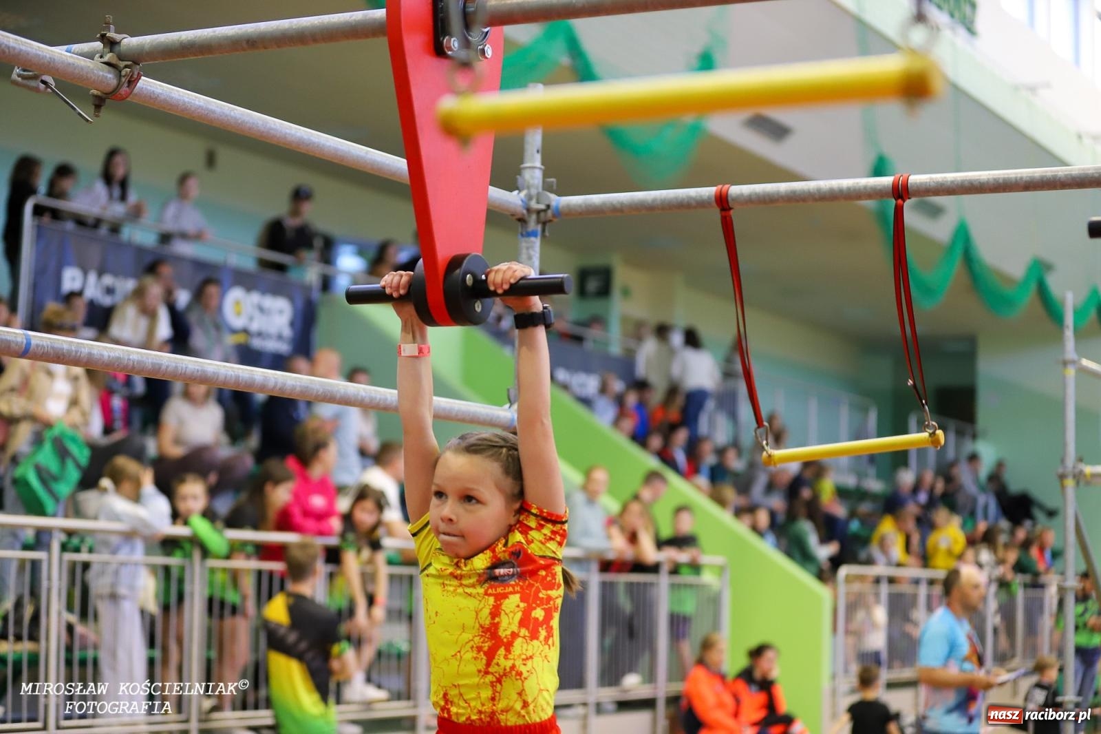 Zdjęcie w galerii na portalu naszraciborz.pl: Ponad 100 młodych zawodników na Mistrzostwach Śląska Ninja Monkey Kids w Raciborzu wiadomości z regionu