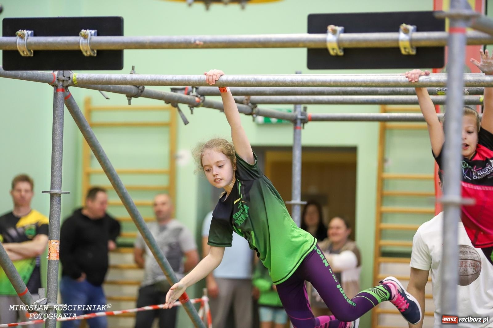 Zdjęcie w galerii na portalu naszraciborz.pl: Ponad 100 młodych zawodników na Mistrzostwach Śląska Ninja Monkey Kids w Raciborzu wiadomości z regionu