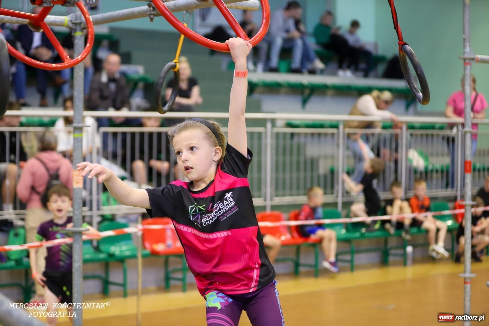Zdjęcie w galerii na portalu naszraciborz.pl: Ponad 100 młodych zawodników na Mistrzostwach Śląska Ninja Monkey Kids w Raciborzu wiadomości z regionu