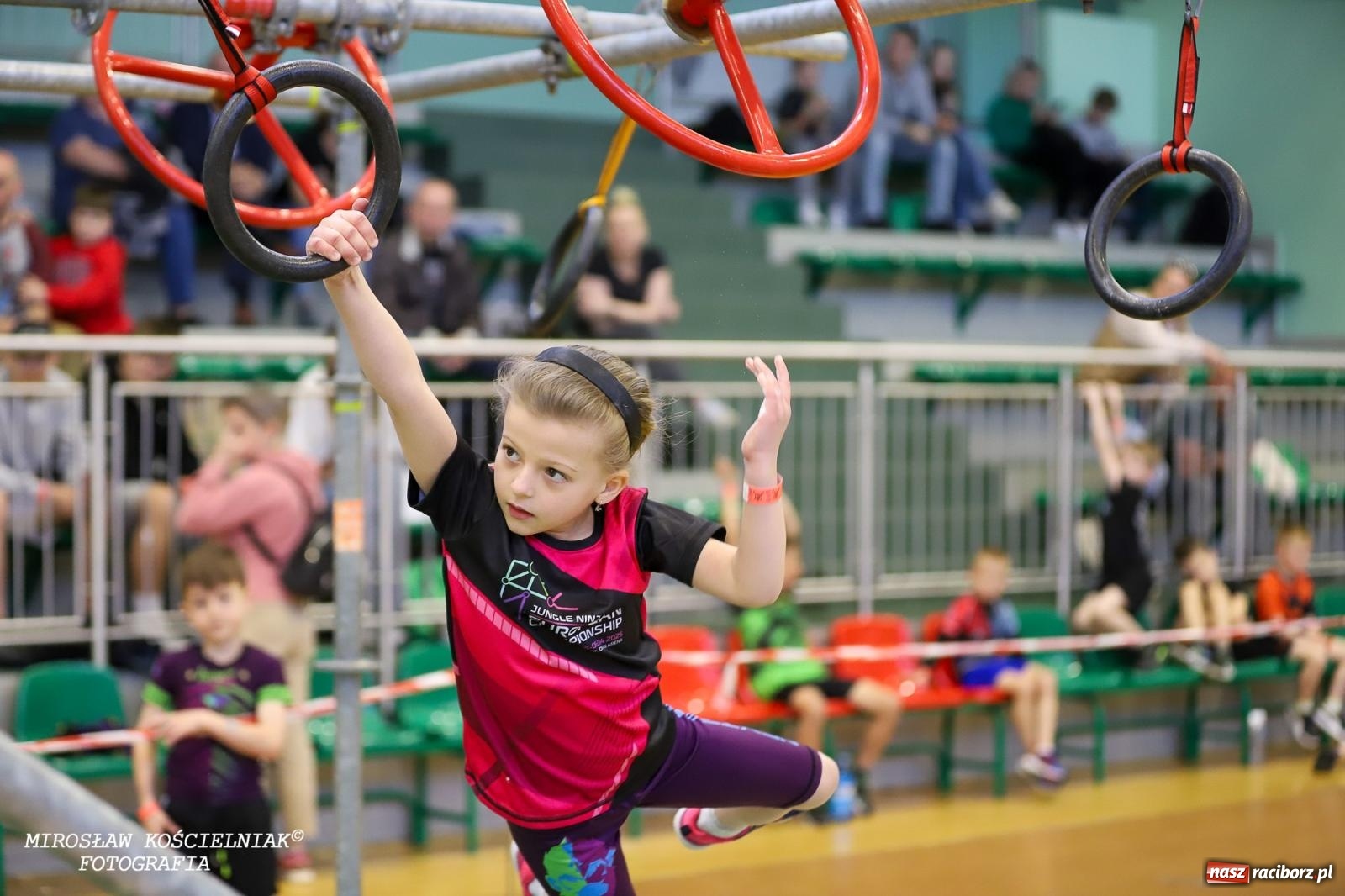 Zdjęcie w galerii na portalu naszraciborz.pl: Ponad 100 młodych zawodników na Mistrzostwach Śląska Ninja Monkey Kids w Raciborzu wiadomości z regionu