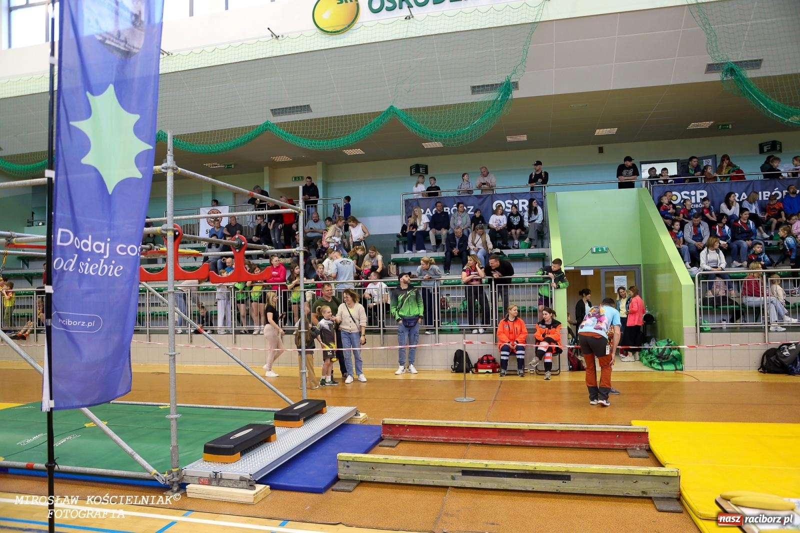 Zdjęcie w galerii na portalu naszraciborz.pl: Ponad 100 młodych zawodników na Mistrzostwach Śląska Ninja Monkey Kids w Raciborzu wiadomości z regionu