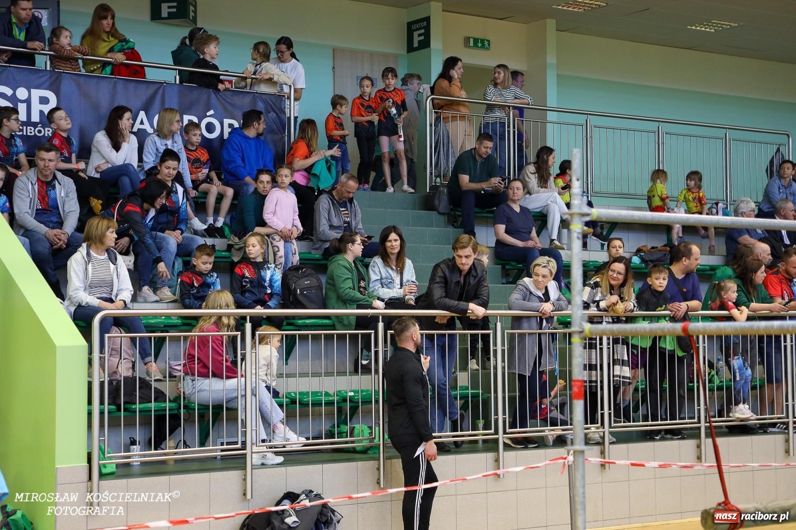 Zdjęcie w galerii na portalu naszraciborz.pl: Ponad 100 młodych zawodników na Mistrzostwach Śląska Ninja Monkey Kids w Raciborzu wiadomości z regionu