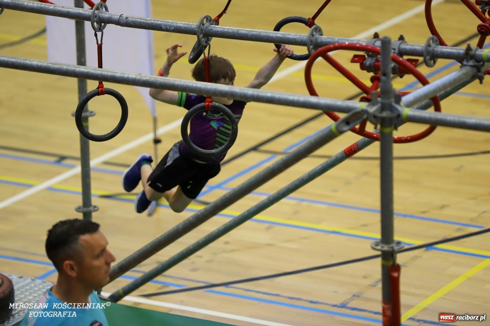 Zdjęcie w galerii na portalu naszraciborz.pl: Ponad 100 młodych zawodników na Mistrzostwach Śląska Ninja Monkey Kids w Raciborzu wiadomości z regionu