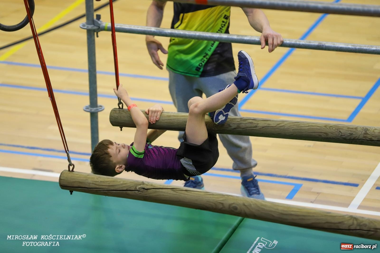 Zdjęcie w galerii na portalu naszraciborz.pl: Ponad 100 młodych zawodników na Mistrzostwach Śląska Ninja Monkey Kids w Raciborzu wiadomości z regionu
