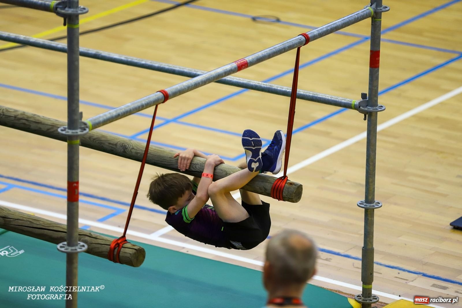Zdjęcie w galerii na portalu naszraciborz.pl: Ponad 100 młodych zawodników na Mistrzostwach Śląska Ninja Monkey Kids w Raciborzu wiadomości z regionu