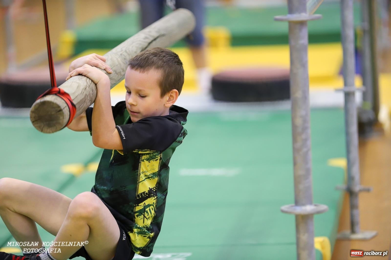 Zdjęcie w galerii na portalu naszraciborz.pl: Ponad 100 młodych zawodników na Mistrzostwach Śląska Ninja Monkey Kids w Raciborzu wiadomości z regionu