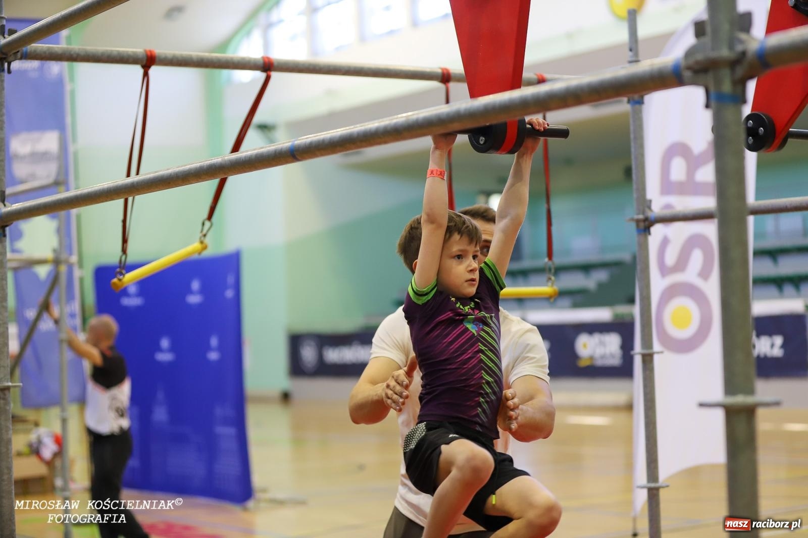 Zdjęcie w galerii na portalu naszraciborz.pl: Ponad 100 młodych zawodników na Mistrzostwach Śląska Ninja Monkey Kids w Raciborzu wiadomości z regionu