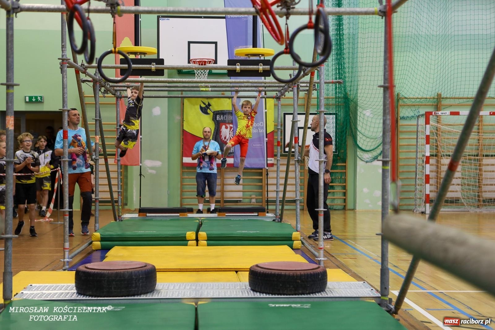 Zdjęcie w galerii na portalu naszraciborz.pl: Ponad 100 młodych zawodników na Mistrzostwach Śląska Ninja Monkey Kids w Raciborzu wiadomości z regionu