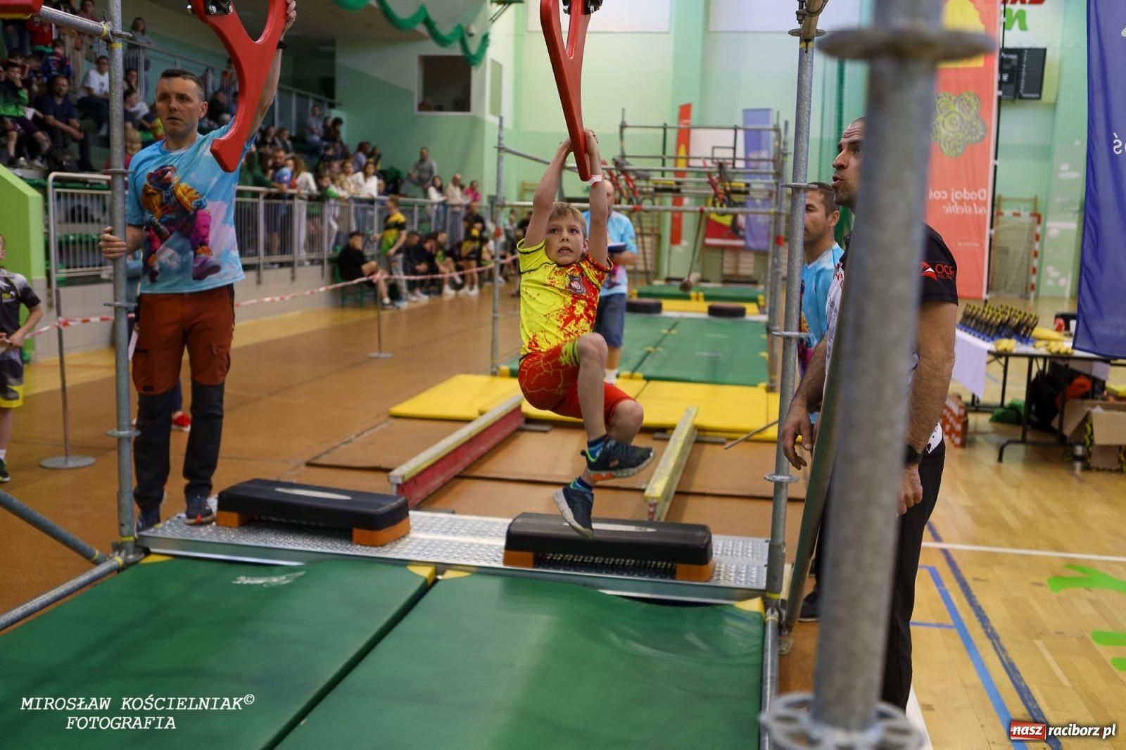 Zdjęcie w galerii na portalu naszraciborz.pl: Ponad 100 młodych zawodników na Mistrzostwach Śląska Ninja Monkey Kids w Raciborzu wiadomości z regionu