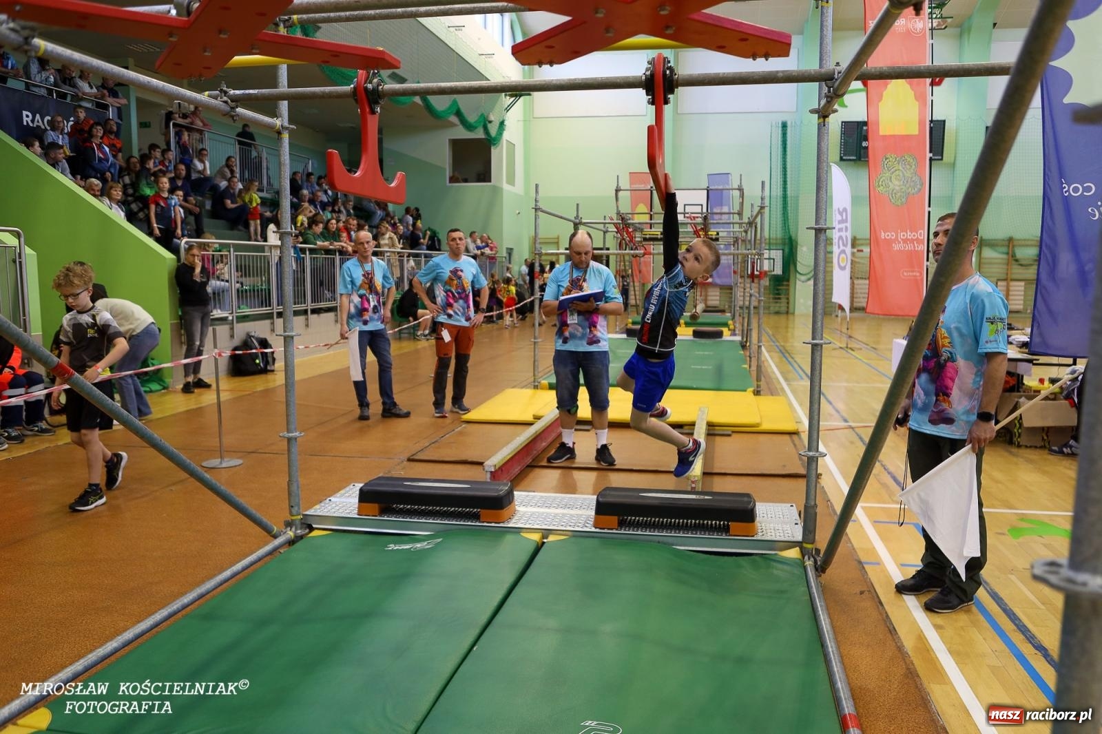 Zdjęcie w galerii na portalu naszraciborz.pl: Ponad 100 młodych zawodników na Mistrzostwach Śląska Ninja Monkey Kids w Raciborzu wiadomości z regionu