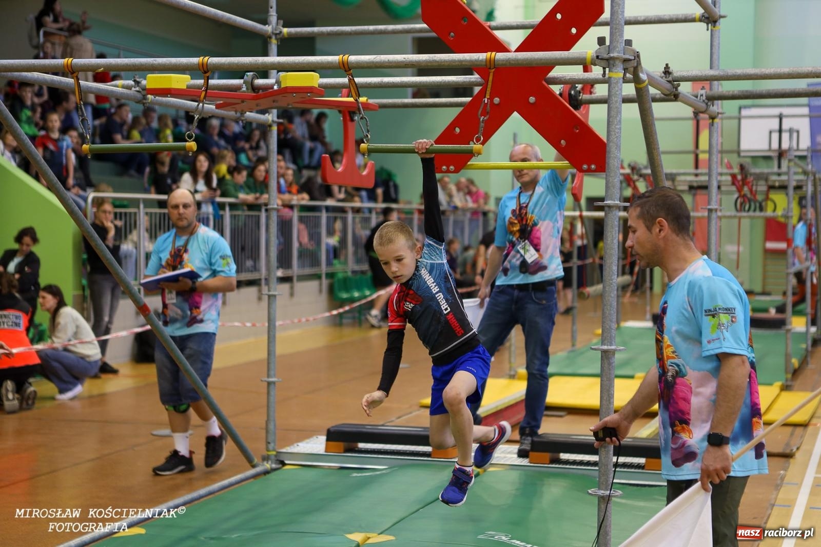 Zdjęcie w galerii na portalu naszraciborz.pl: Ponad 100 młodych zawodników na Mistrzostwach Śląska Ninja Monkey Kids w Raciborzu wiadomości z regionu