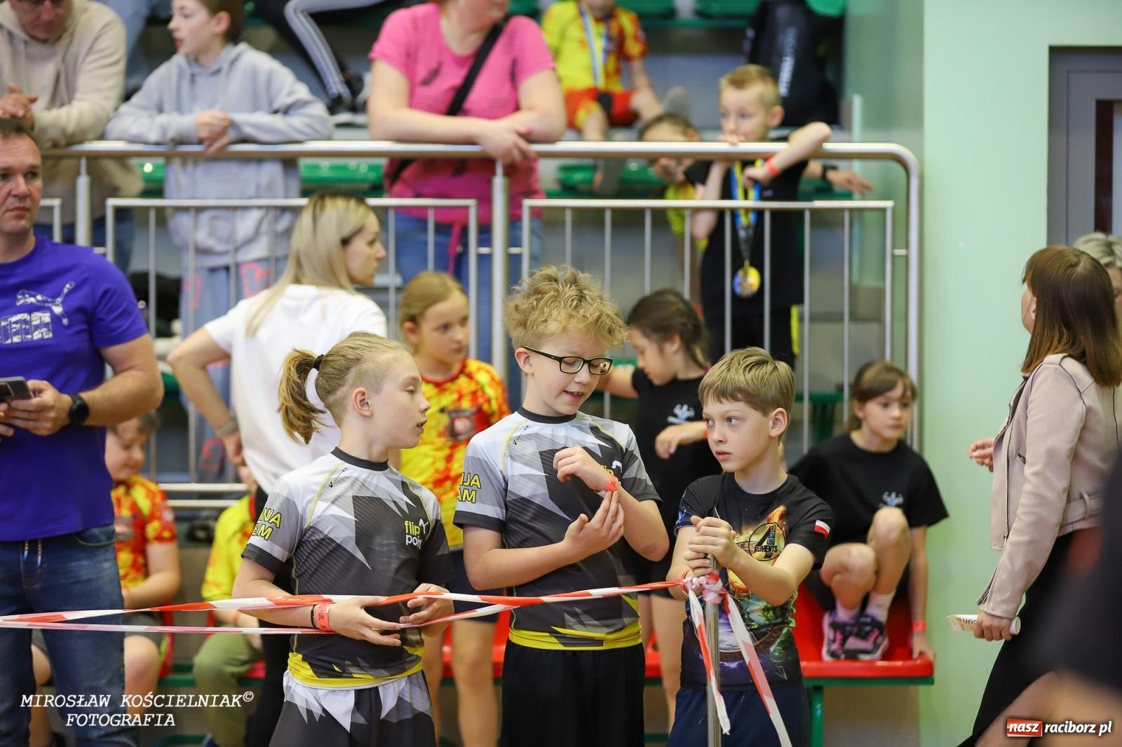 Zdjęcie w galerii na portalu naszraciborz.pl: Ponad 100 młodych zawodników na Mistrzostwach Śląska Ninja Monkey Kids w Raciborzu wiadomości z regionu