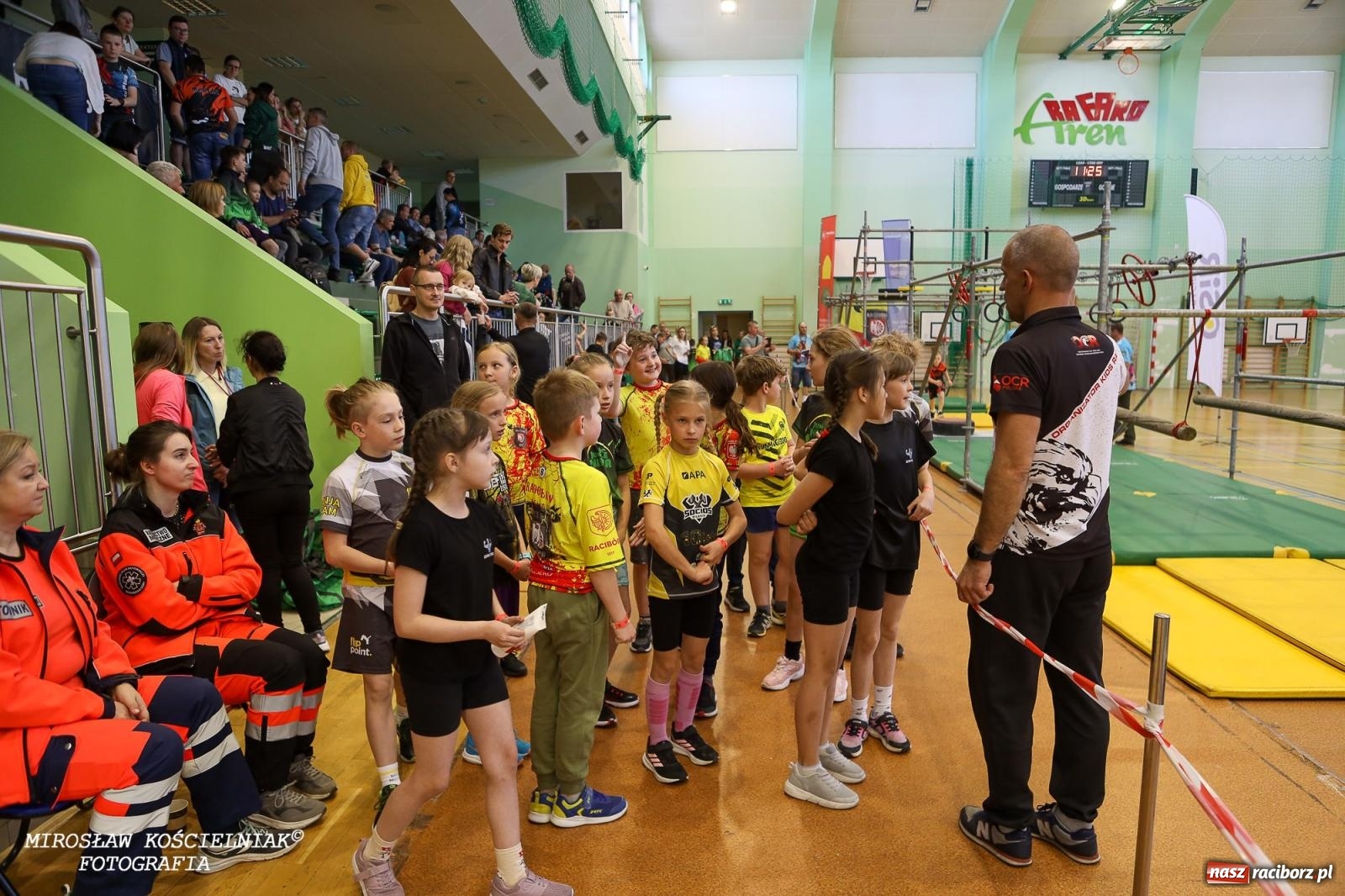 Zdjęcie w galerii na portalu naszraciborz.pl: Ponad 100 młodych zawodników na Mistrzostwach Śląska Ninja Monkey Kids w Raciborzu wiadomości z regionu