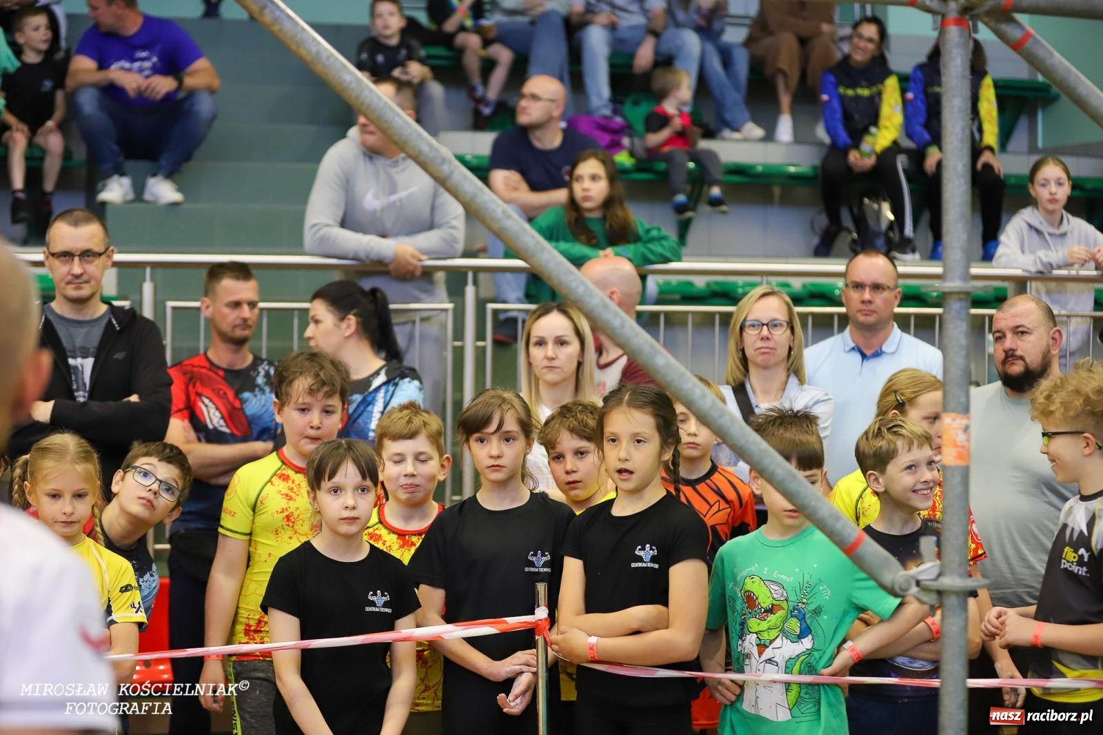 Zdjęcie w galerii na portalu naszraciborz.pl: Ponad 100 młodych zawodników na Mistrzostwach Śląska Ninja Monkey Kids w Raciborzu wiadomości z regionu