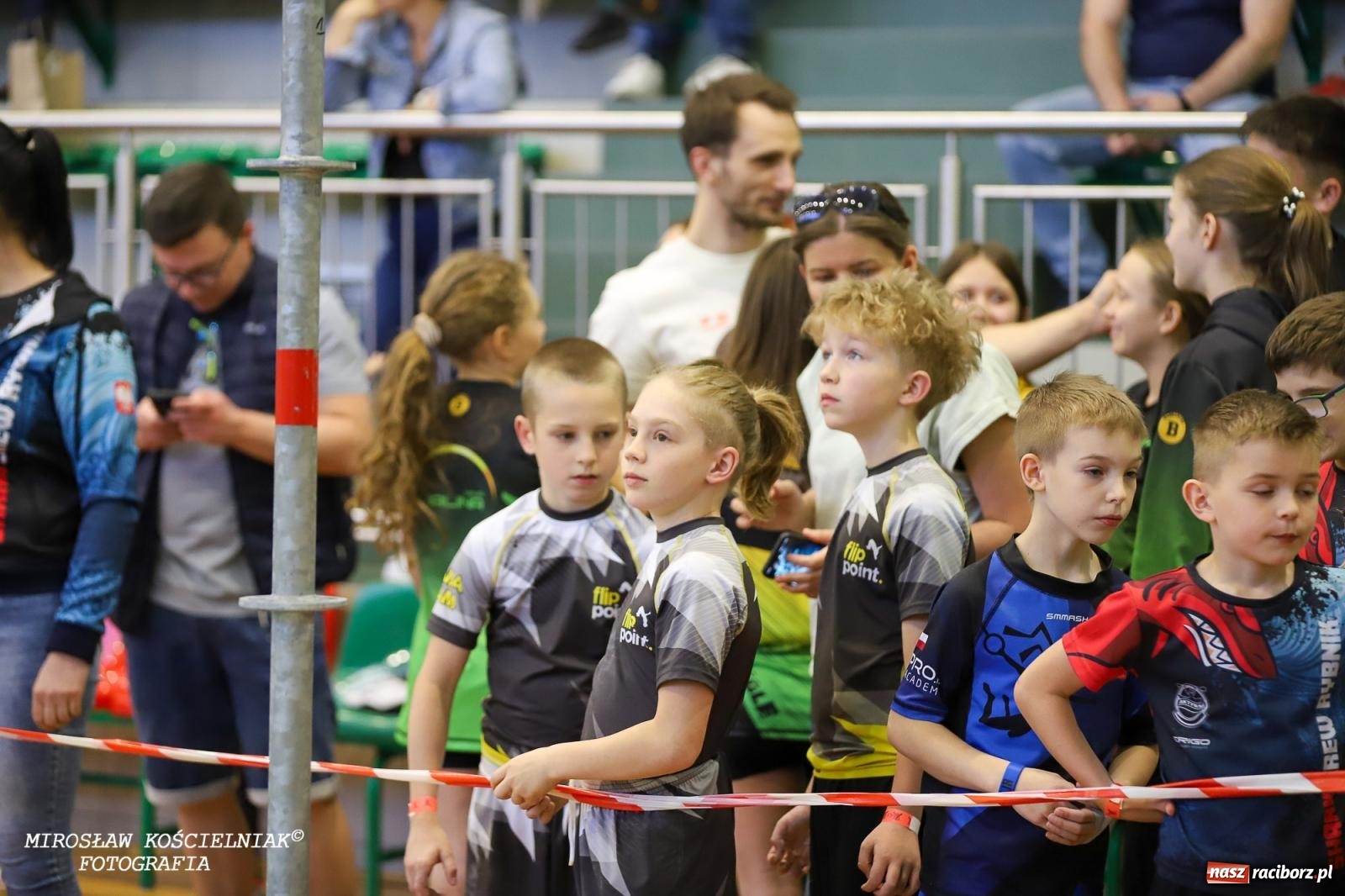 Zdjęcie w galerii na portalu naszraciborz.pl: Ponad 100 młodych zawodników na Mistrzostwach Śląska Ninja Monkey Kids w Raciborzu wiadomości z regionu