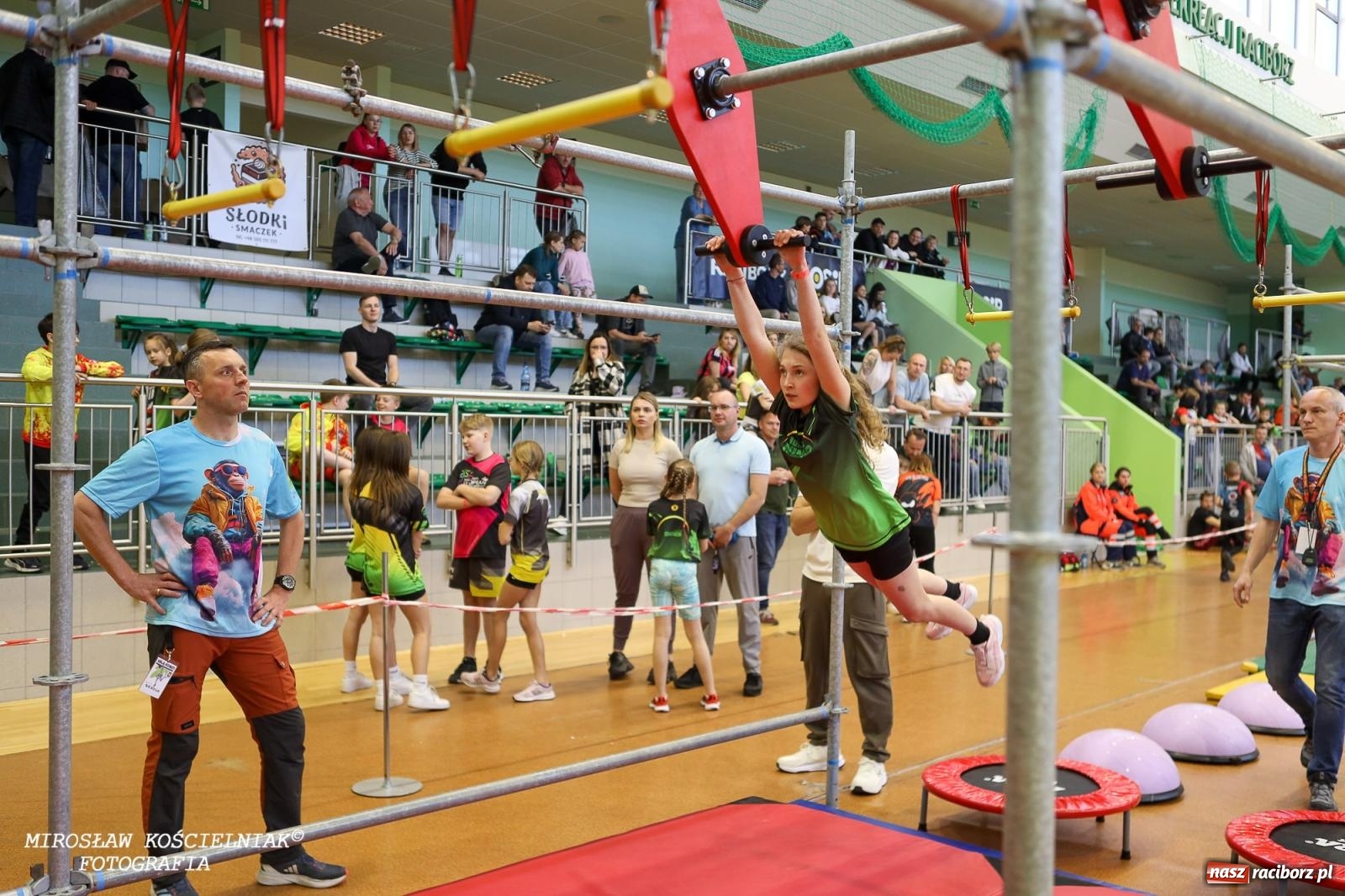 Zdjęcie w galerii na portalu naszraciborz.pl: Ponad 100 młodych zawodników na Mistrzostwach Śląska Ninja Monkey Kids w Raciborzu wiadomości z regionu