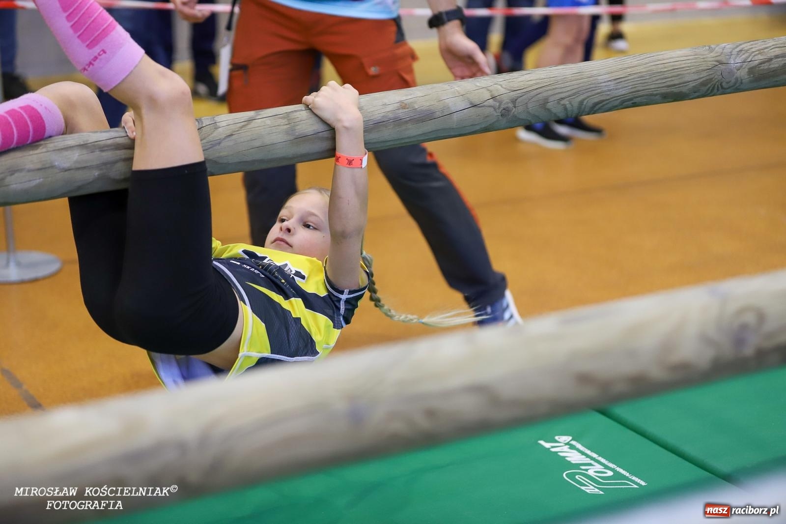 Zdjęcie w galerii na portalu naszraciborz.pl: Ponad 100 młodych zawodników na Mistrzostwach Śląska Ninja Monkey Kids w Raciborzu wiadomości z regionu