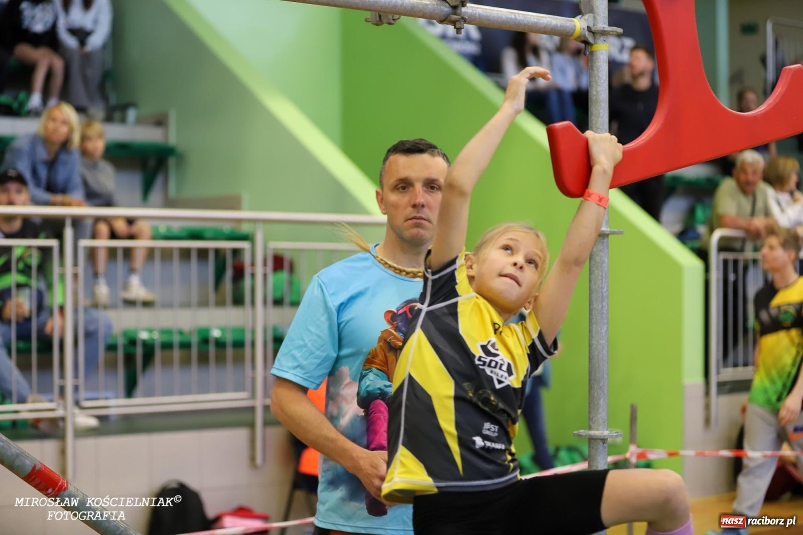 Zdjęcie w galerii na portalu naszraciborz.pl: Ponad 100 młodych zawodników na Mistrzostwach Śląska Ninja Monkey Kids w Raciborzu wiadomości z regionu