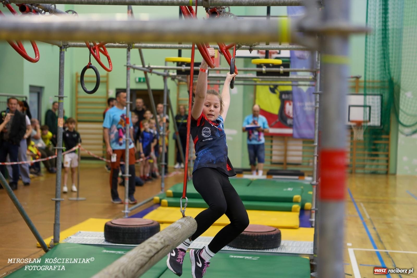 Zdjęcie w galerii na portalu naszraciborz.pl: Ponad 100 młodych zawodników na Mistrzostwach Śląska Ninja Monkey Kids w Raciborzu wiadomości z regionu