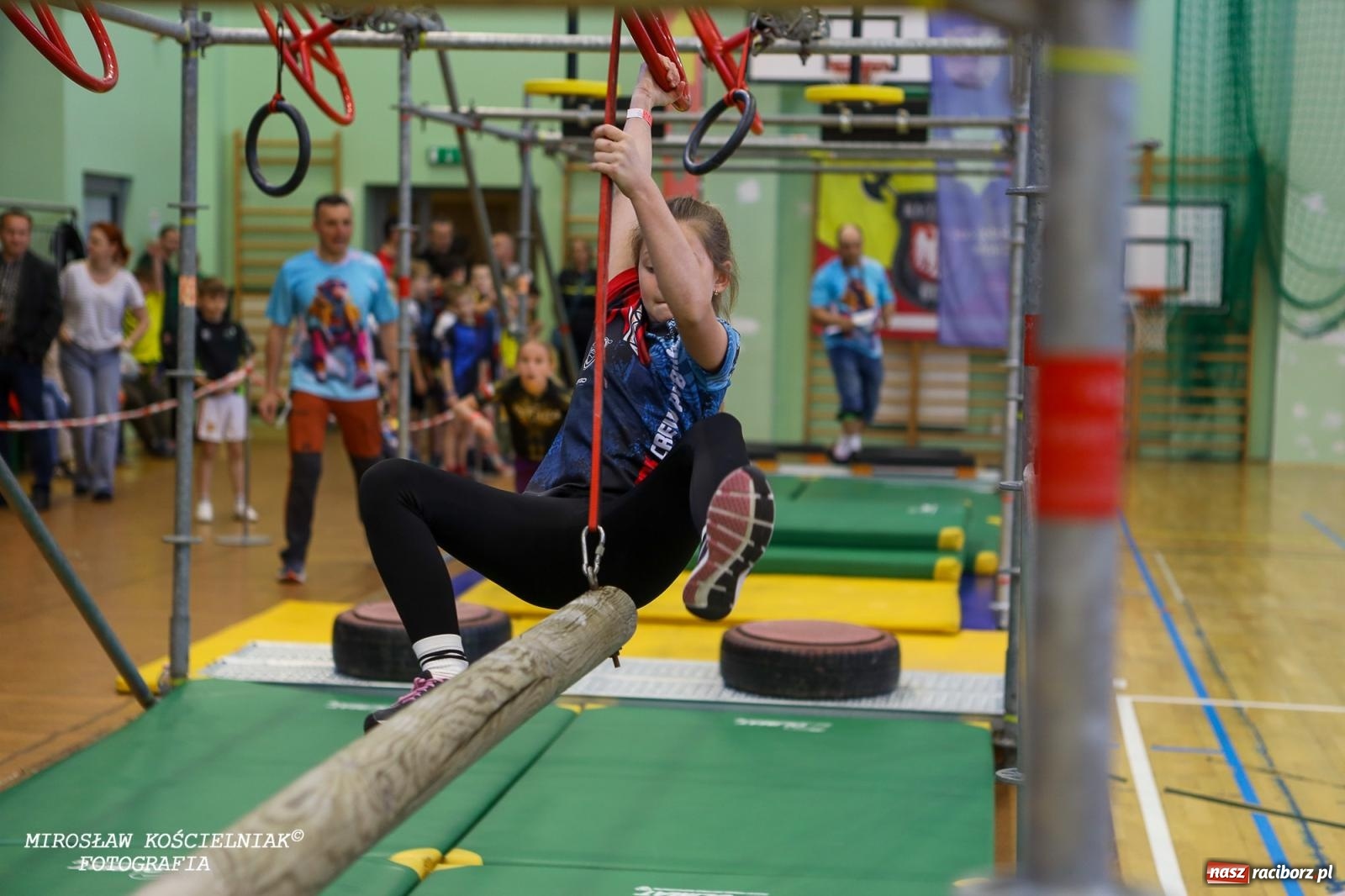 Zdjęcie w galerii na portalu naszraciborz.pl: Ponad 100 młodych zawodników na Mistrzostwach Śląska Ninja Monkey Kids w Raciborzu wiadomości z regionu