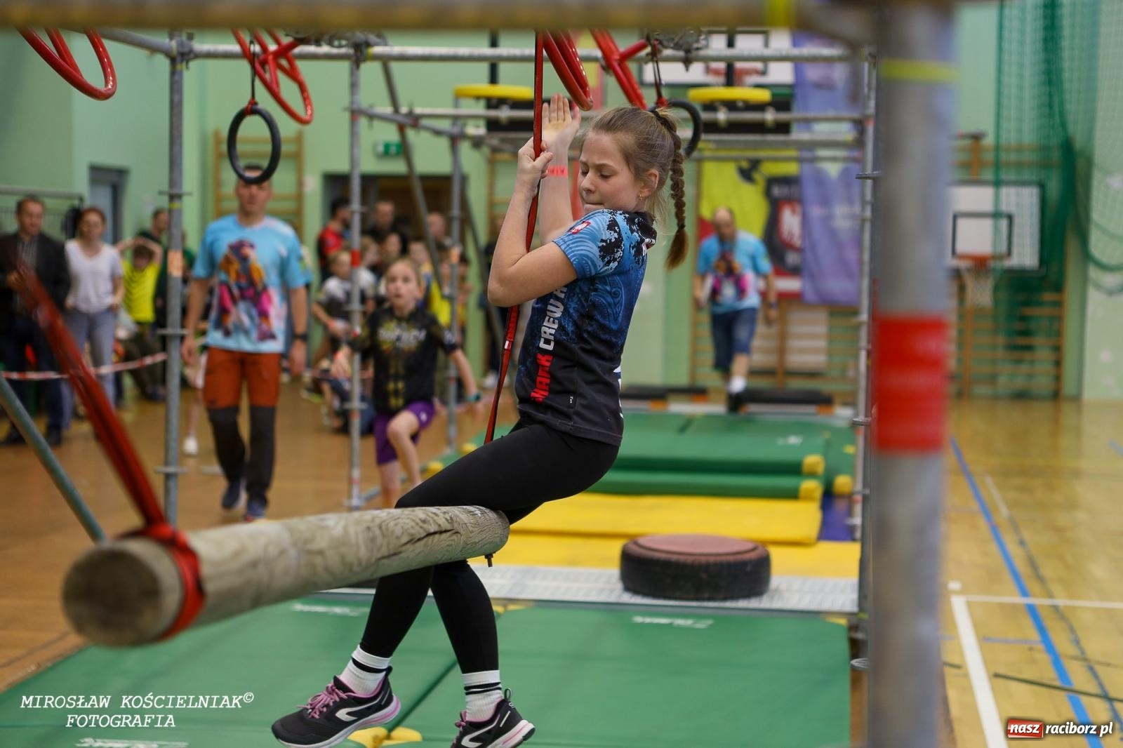 Zdjęcie w galerii na portalu naszraciborz.pl: Ponad 100 młodych zawodników na Mistrzostwach Śląska Ninja Monkey Kids w Raciborzu wiadomości z regionu