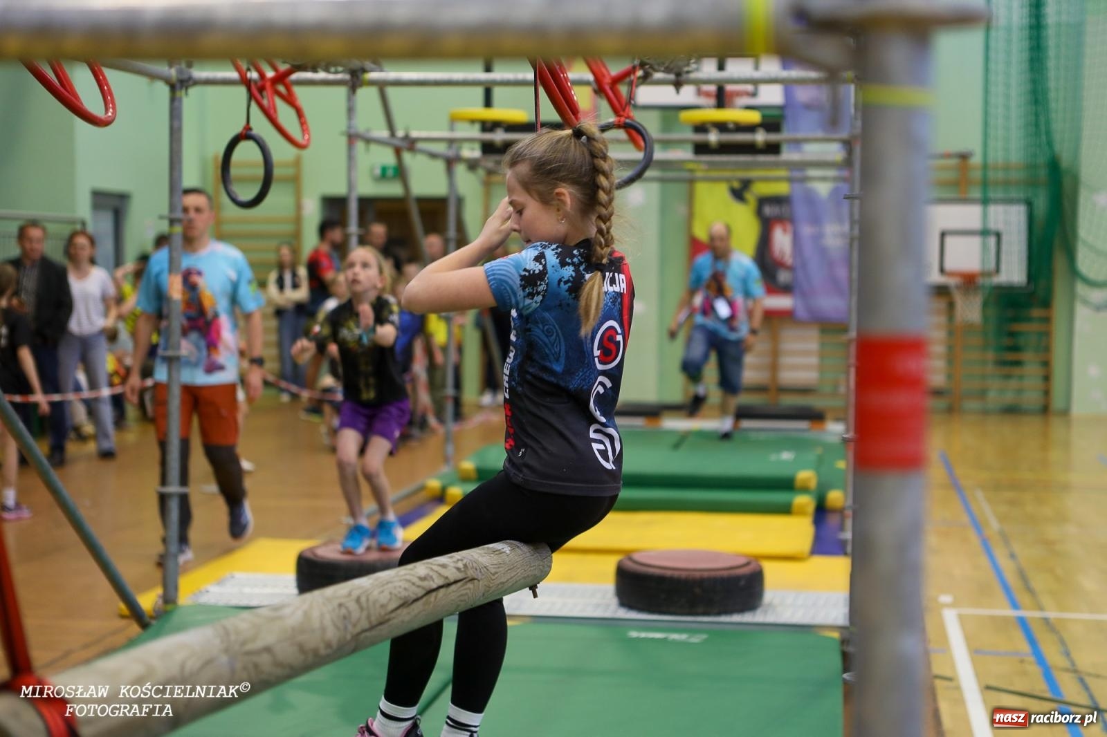 Zdjęcie w galerii na portalu naszraciborz.pl: Ponad 100 młodych zawodników na Mistrzostwach Śląska Ninja Monkey Kids w Raciborzu wiadomości z regionu