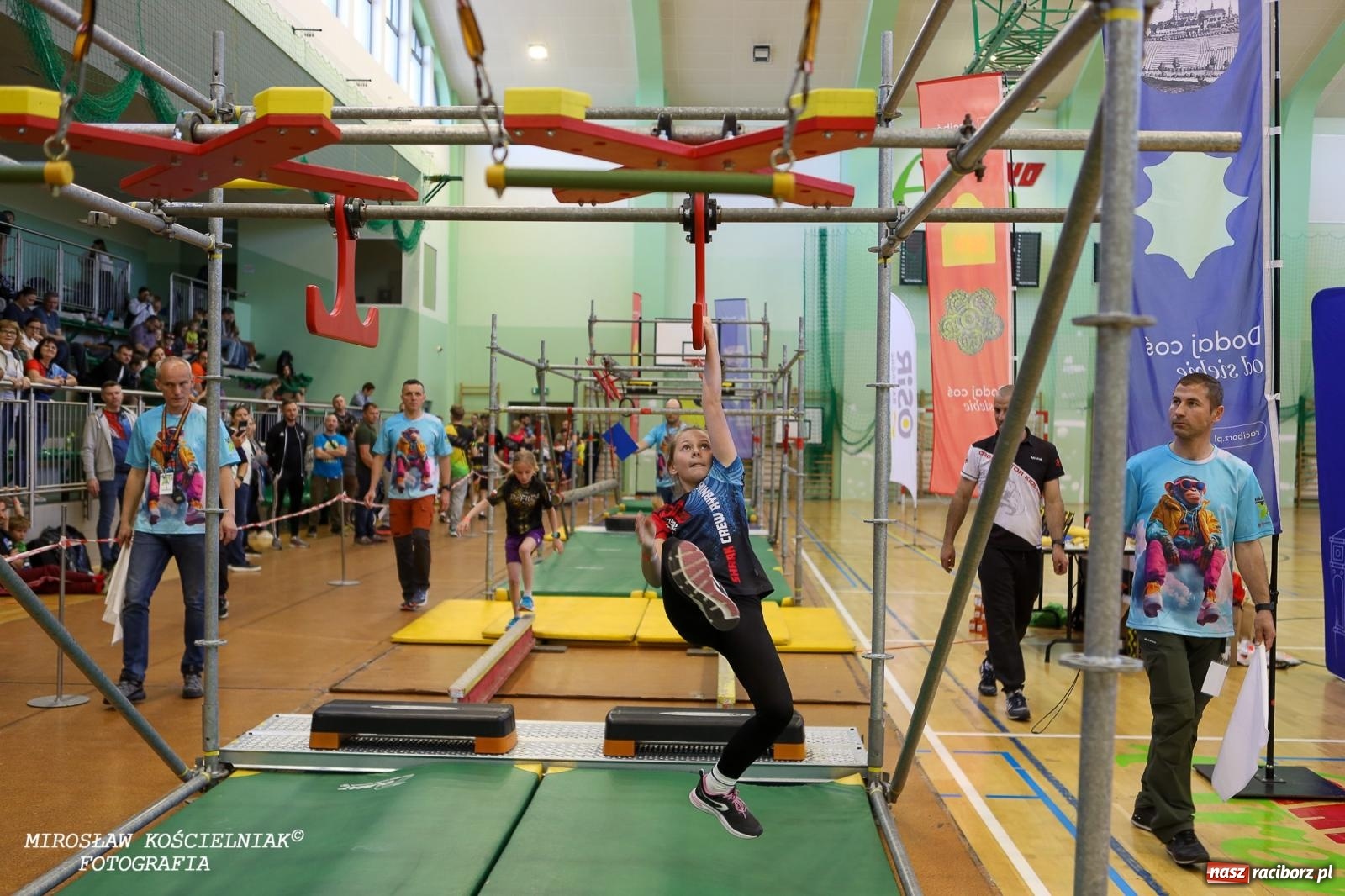 Zdjęcie w galerii na portalu naszraciborz.pl: Ponad 100 młodych zawodników na Mistrzostwach Śląska Ninja Monkey Kids w Raciborzu wiadomości z regionu