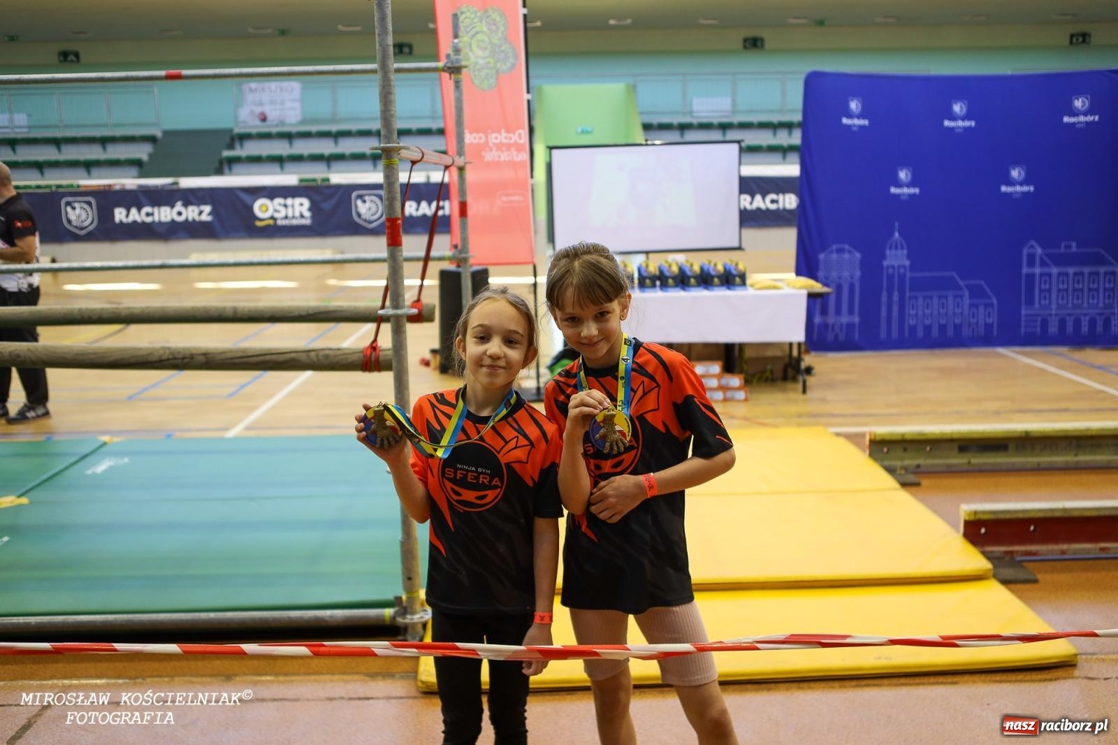 Zdjęcie w galerii na portalu naszraciborz.pl: Ponad 100 młodych zawodników na Mistrzostwach Śląska Ninja Monkey Kids w Raciborzu wiadomości z regionu