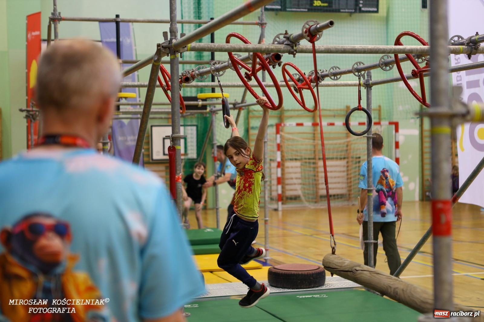 Zdjęcie w galerii na portalu naszraciborz.pl: Ponad 100 młodych zawodników na Mistrzostwach Śląska Ninja Monkey Kids w Raciborzu wiadomości z regionu