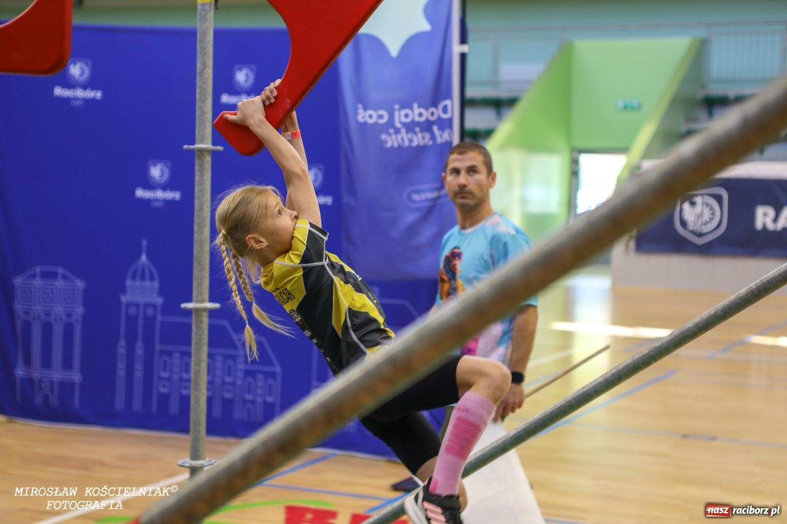 Zdjęcie w galerii na portalu naszraciborz.pl: Ponad 100 młodych zawodników na Mistrzostwach Śląska Ninja Monkey Kids w Raciborzu wiadomości z regionu