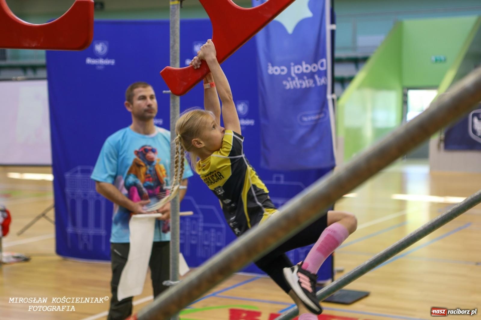 Zdjęcie w galerii na portalu naszraciborz.pl: Ponad 100 młodych zawodników na Mistrzostwach Śląska Ninja Monkey Kids w Raciborzu wiadomości z regionu