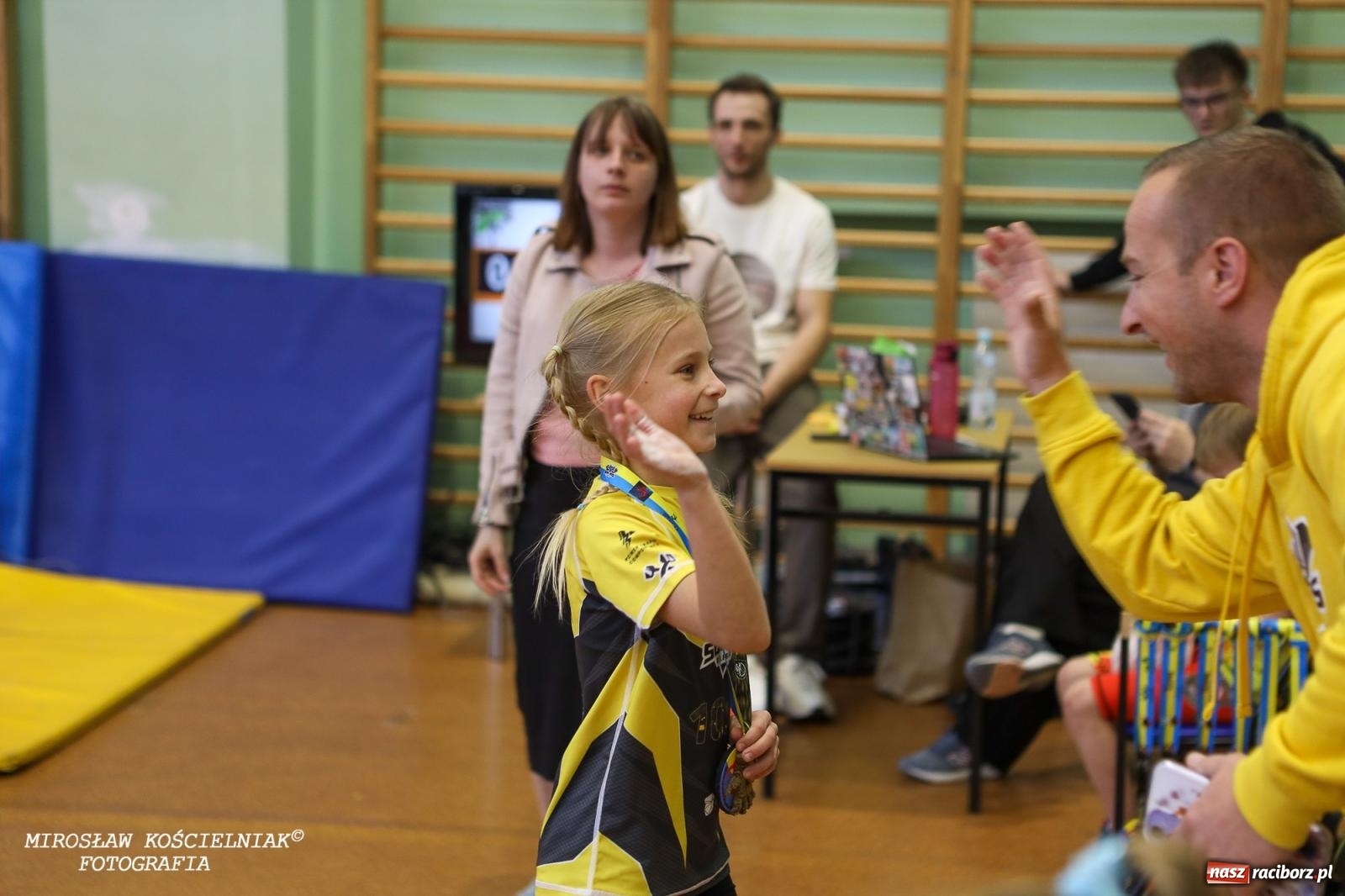 Zdjęcie w galerii na portalu naszraciborz.pl: Ponad 100 młodych zawodników na Mistrzostwach Śląska Ninja Monkey Kids w Raciborzu wiadomości z regionu